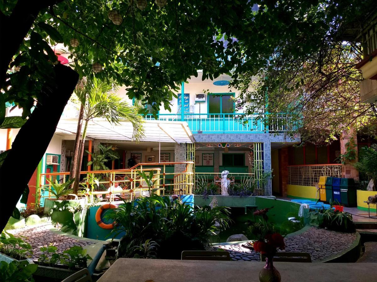 Park Vil-La Apartelle Quezon City Εξωτερικό φωτογραφία